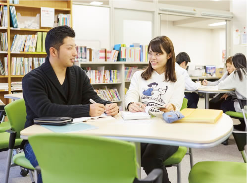 学生同士の自習に使えるスペース